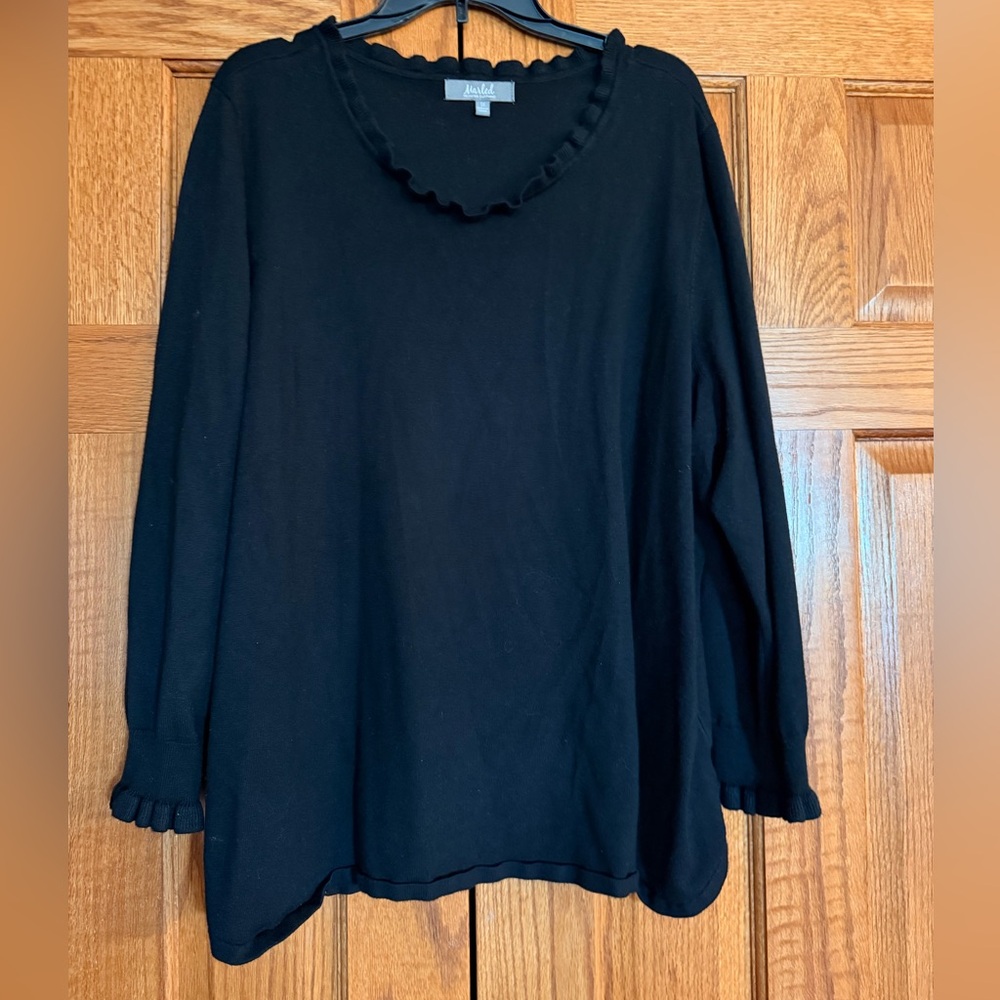 Marled Black Ruffle-Trim Long Sleeve sweater